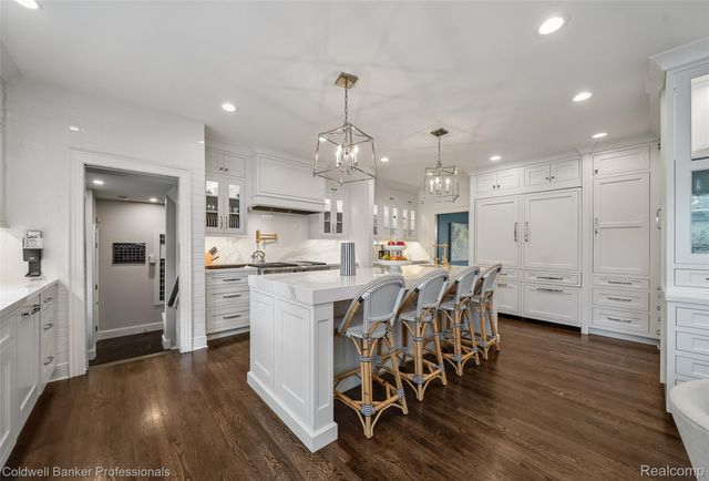 477 Dunston Road, Bloomfield Charter Township, MI 48304