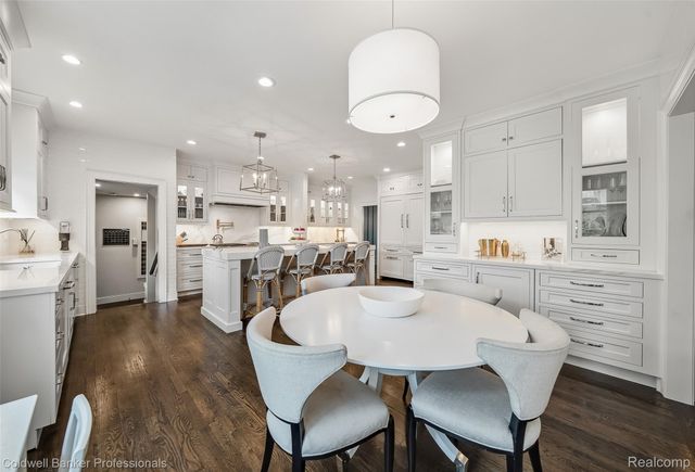 477 Dunston Road, Bloomfield Charter Township, MI 48304