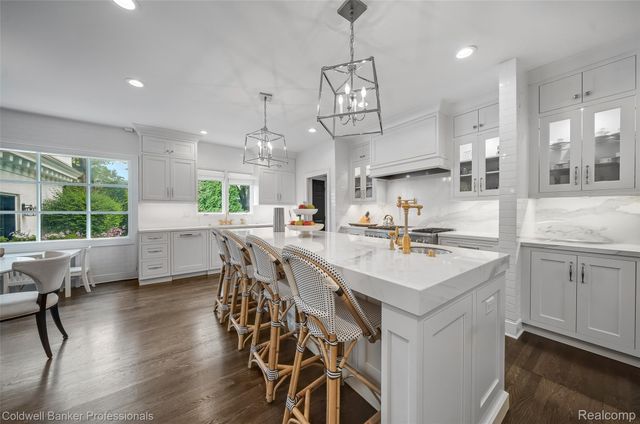 477 Dunston Road, Bloomfield Charter Township, MI 48304