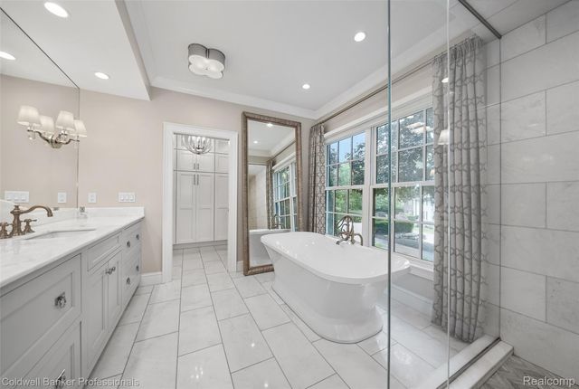 477 Dunston Road, Bloomfield Charter Township, MI 48304