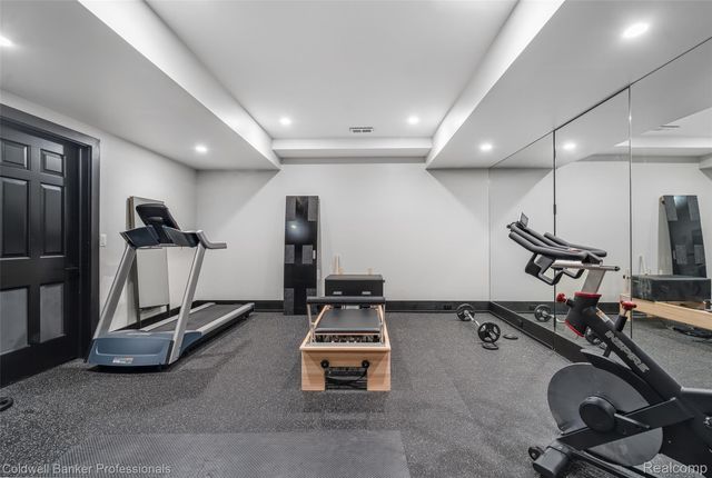 477 Dunston Road, Bloomfield Charter Township, MI 48304