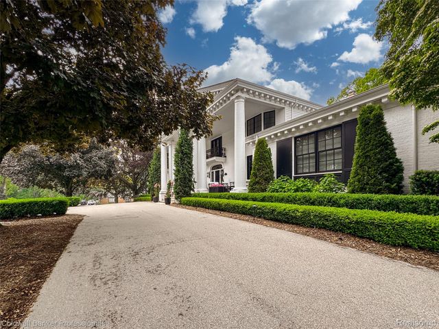 477 Dunston Road, Bloomfield Charter Township, MI 48304