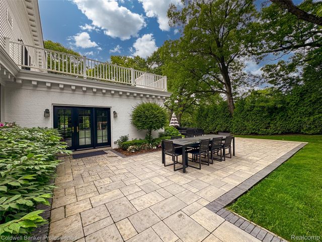 477 Dunston Road, Bloomfield Charter Township, MI 48304