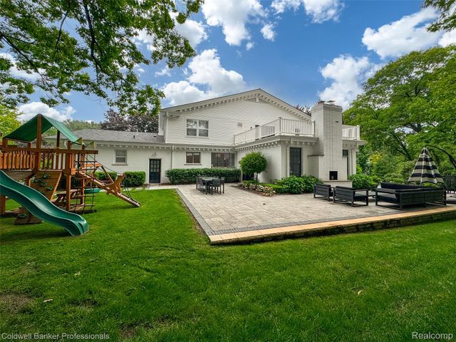 477 Dunston Road, Bloomfield Charter Township, MI 48304
