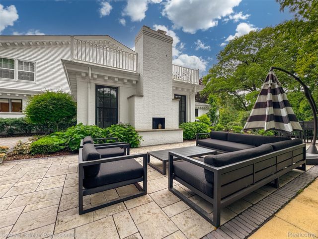 477 Dunston Road, Bloomfield Charter Township, MI 48304
