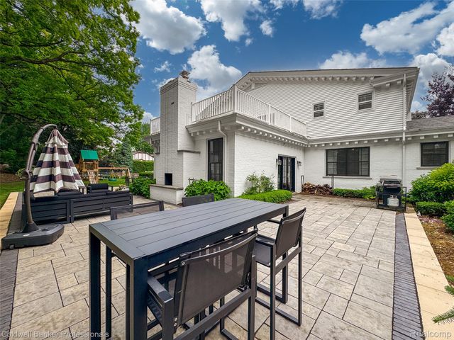 477 Dunston Road, Bloomfield Charter Township, MI 48304