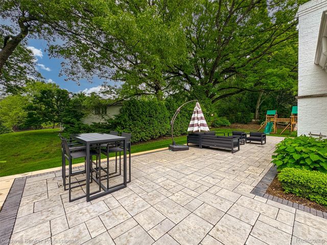 477 Dunston Road, Bloomfield Charter Township, MI 48304