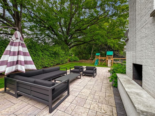 477 Dunston Road, Bloomfield Charter Township, MI 48304