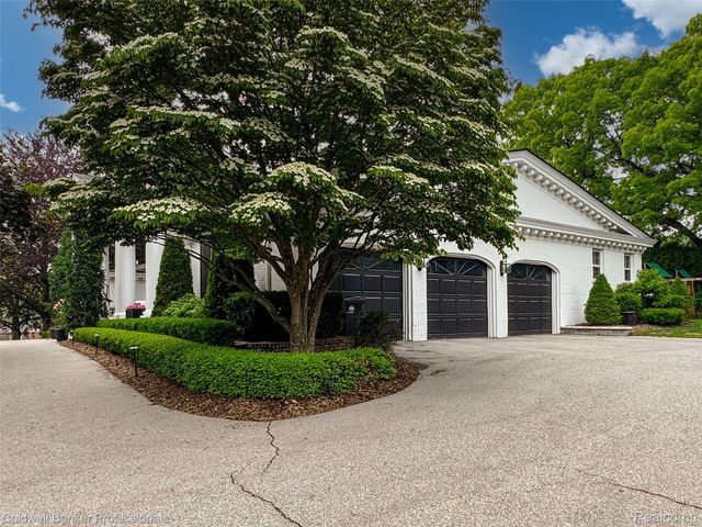 477 Dunston Road, Bloomfield Charter Township, MI 48304