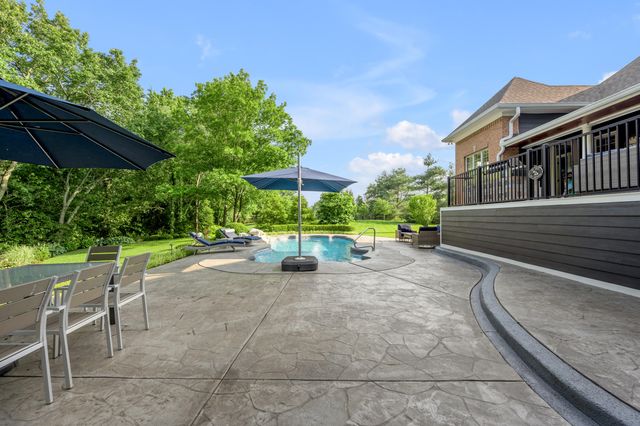 315 Whispering Brook Drive, Nicholasville, KY 40356