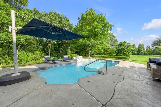 315 Whispering Brook Drive, Nicholasville, KY 40356