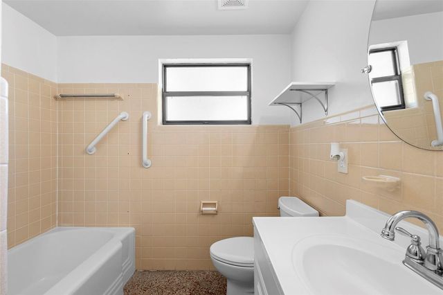 124 W WOODLAND DRIVE, Sanford, FL 32773