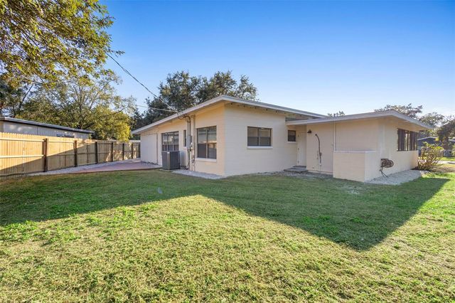 124 W WOODLAND DRIVE, Sanford, FL 32773