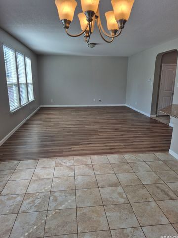 1323 Hawk Ct, San Antonio, TX 78245