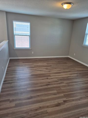 1323 Hawk Ct, San Antonio, TX 78245