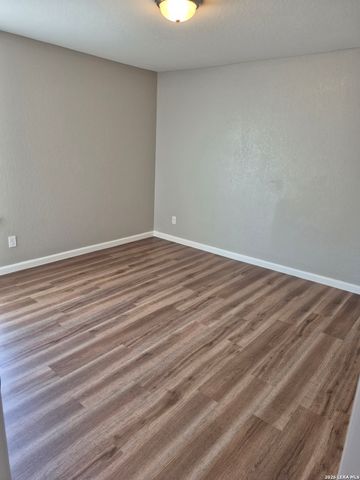 1323 Hawk Ct, San Antonio, TX 78245