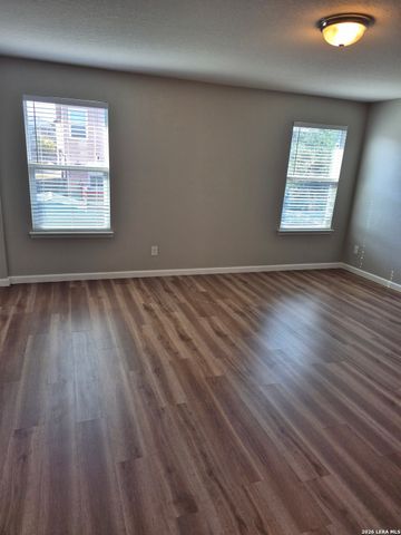 1323 Hawk Ct, San Antonio, TX 78245