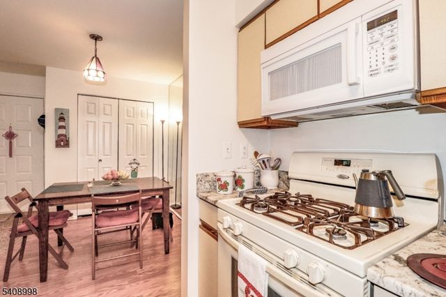 62 Haverhill Pl, Franklin Twp., NJ 08873