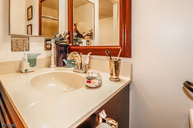 62 Haverhill Pl, Franklin Twp., NJ 08873