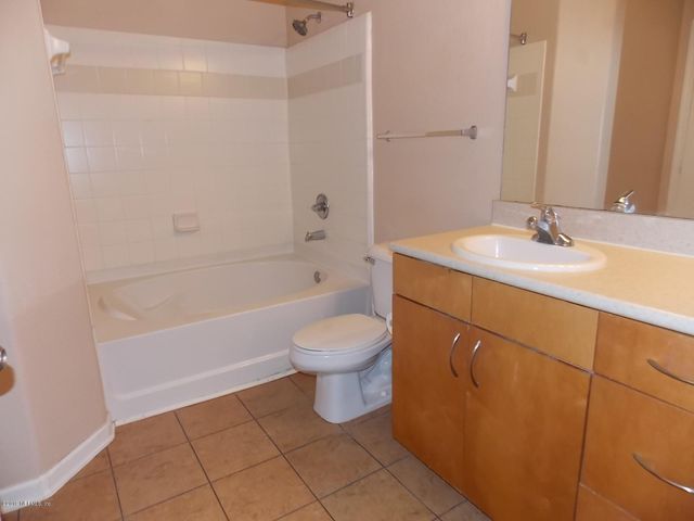 8290 GATE Parkway W 1017, Jacksonville, FL 32216