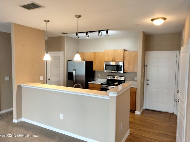 8290 GATE Parkway W 1017, Jacksonville, FL 32216