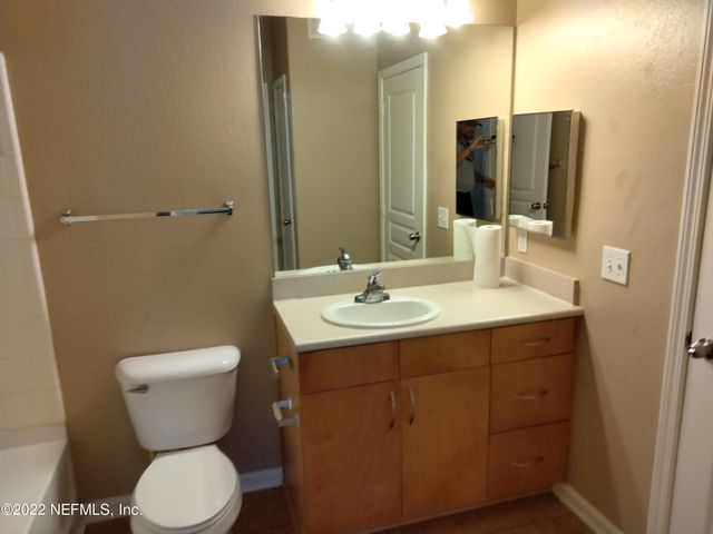 8290 GATE Parkway W 1017, Jacksonville, FL 32216