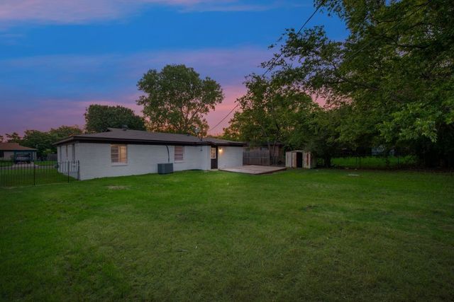 3912 Lakewood Drive, Lake Worth, TX 76135