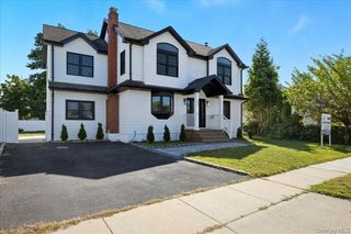 15 cottage blvd, Hicksville, NY 11801