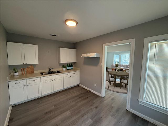 1626 W 6th Street, Freeport, TX 77541