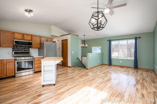 3334 Hazelnut Drive Nw, City Of Grand Rapids, MI 49504