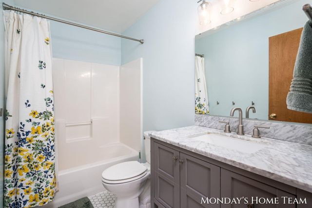 3334 Hazelnut Drive Nw, City Of Grand Rapids, MI 49504