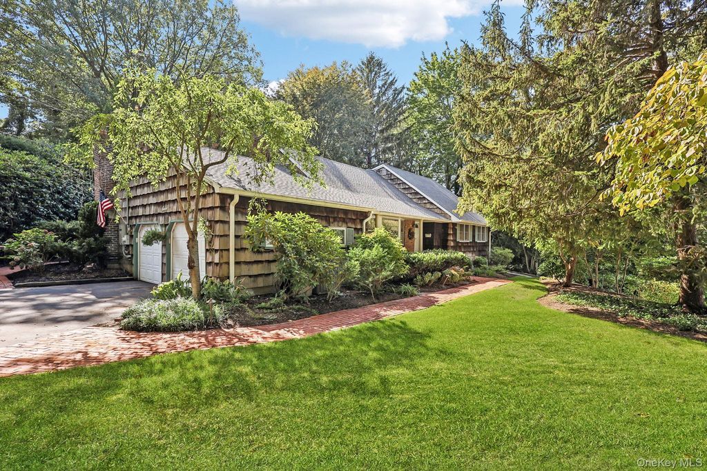 7 Maxwell Court, Huntington, NY 11743