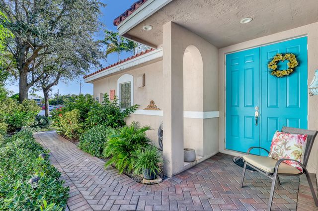 2560 NE 11th Street, Pompano Beach, FL 33062