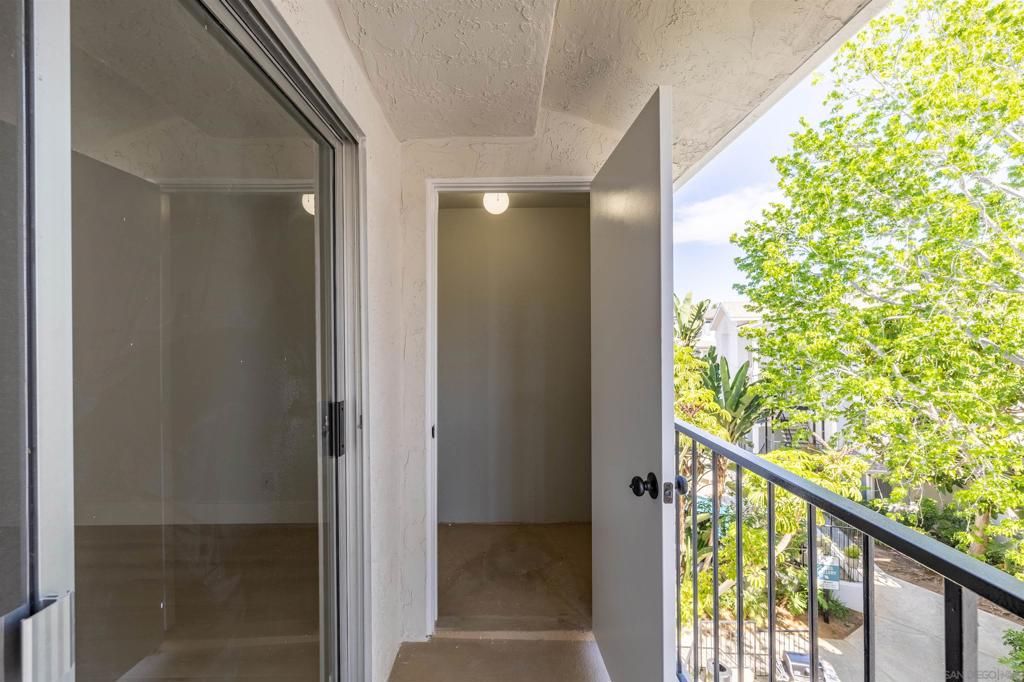 Image 10 of property listing at 3020 Cowley Way 305, San Diego, CA 92117