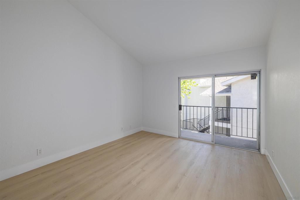 Image 11 of property listing at 3020 Cowley Way 305, San Diego, CA 92117