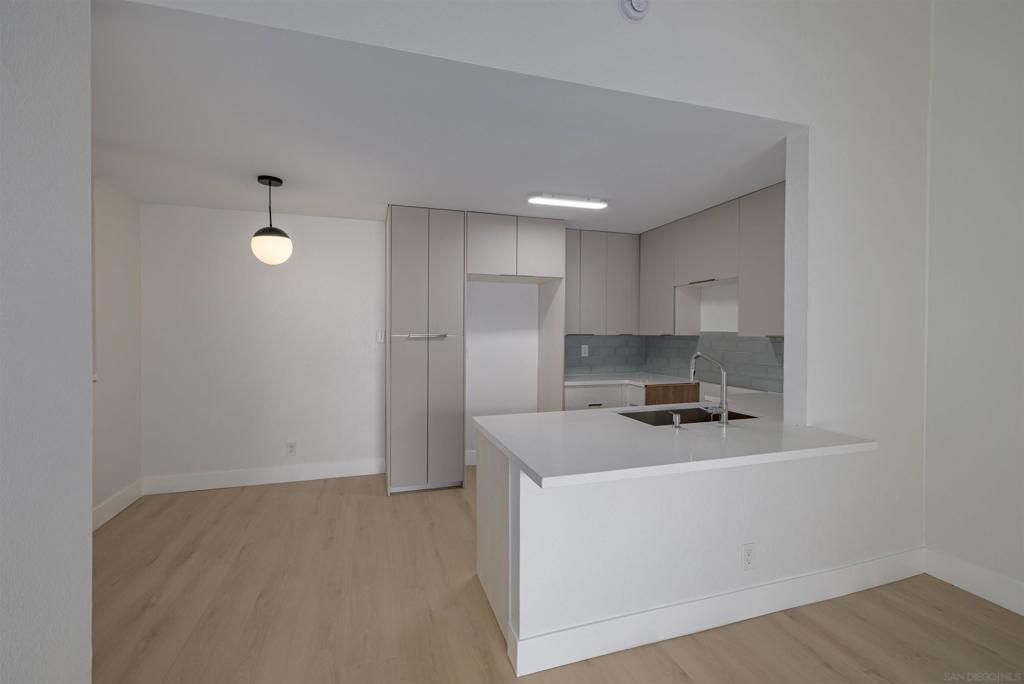 Image 12 of property listing at 3020 Cowley Way 305, San Diego, CA 92117