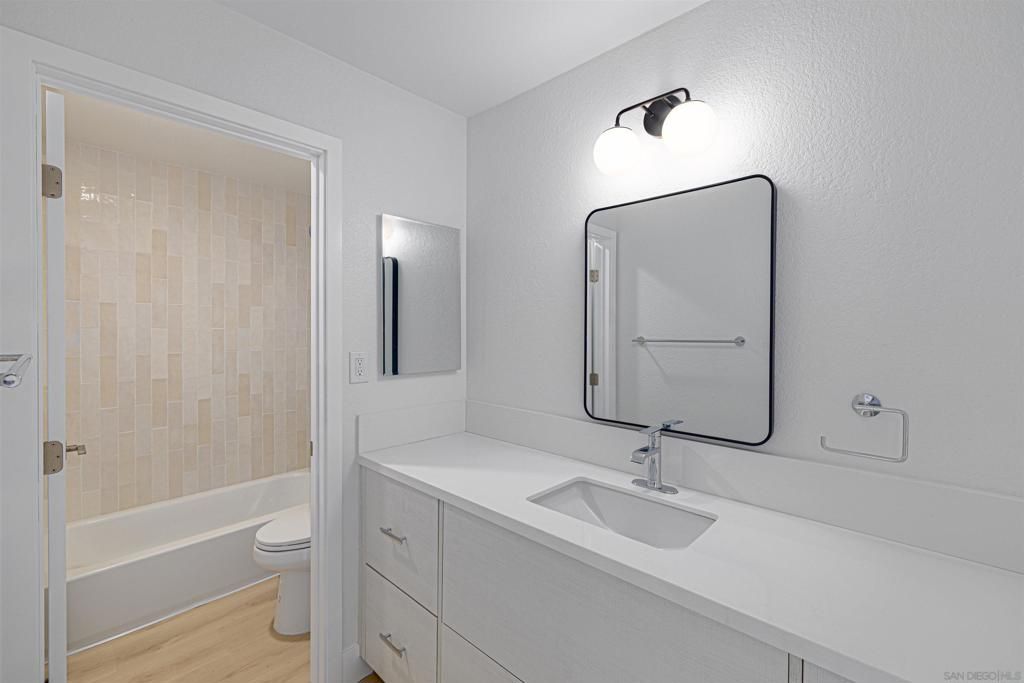 Image 17 of property listing at 3020 Cowley Way 305, San Diego, CA 92117