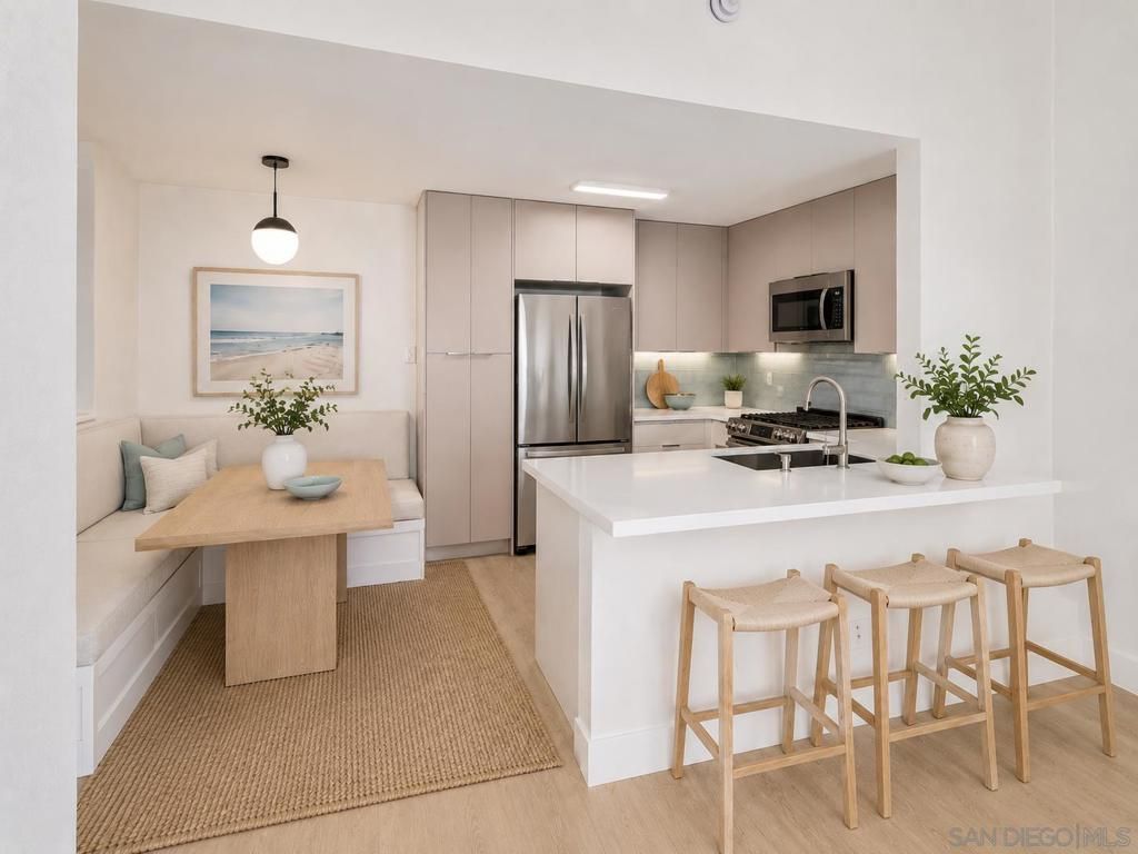 Image 2 of property listing at 3020 Cowley Way 305, San Diego, CA 92117