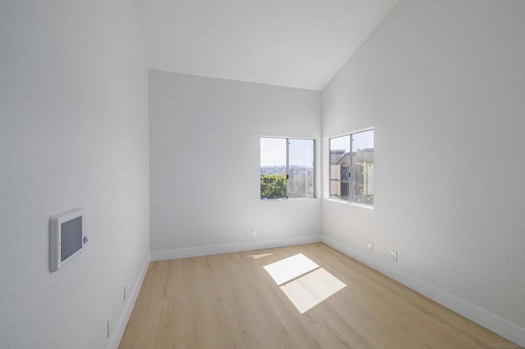 Image 20 of property listing at 3020 Cowley Way 305, San Diego, CA 92117