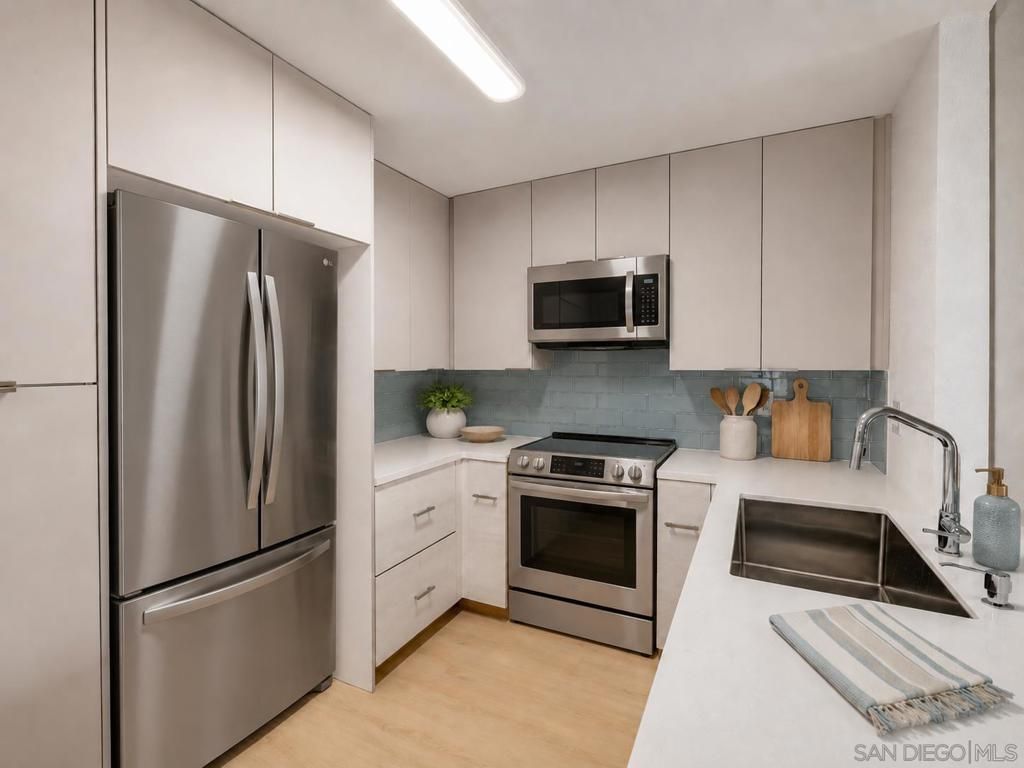 Image 3 of property listing at 3020 Cowley Way 305, San Diego, CA 92117