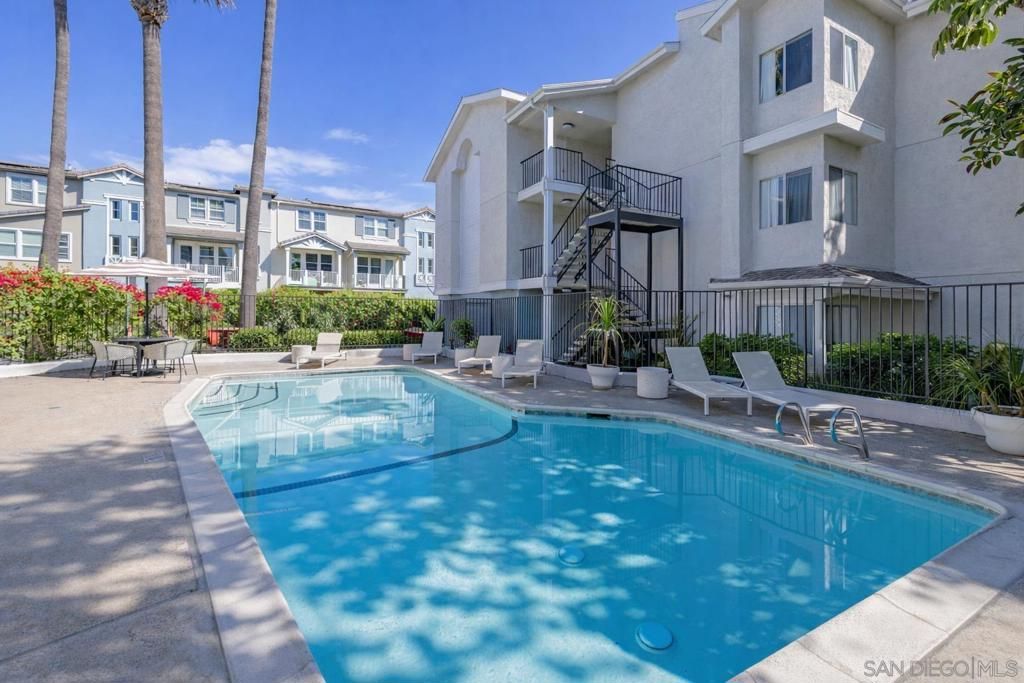 Image 4 of property listing at 3020 Cowley Way 305, San Diego, CA 92117