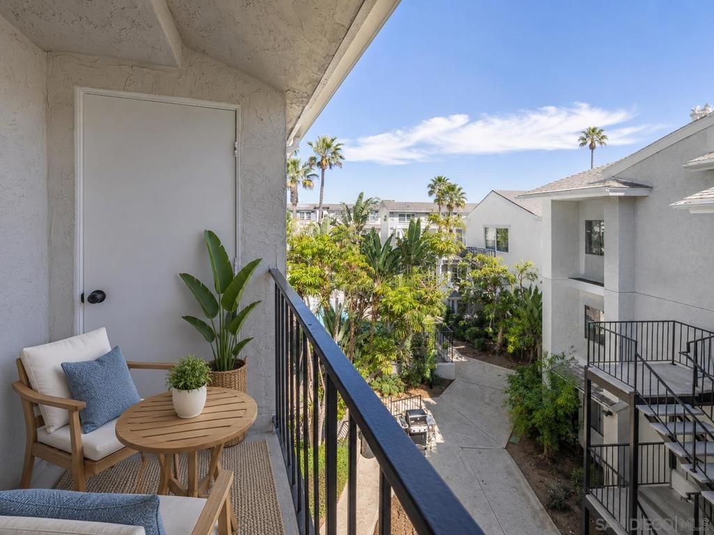 Image 9 of property listing at 3020 Cowley Way 305, San Diego, CA 92117