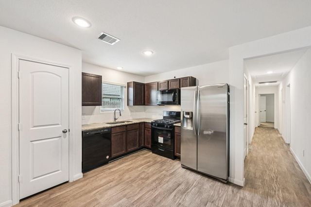 852 Road 5138, Cleveland, TX 77327