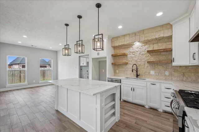 7722 Pond Circle, Beaumont, TX 77707