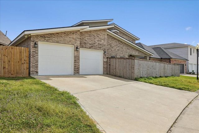 7722 Pond Circle, Beaumont, TX 77707