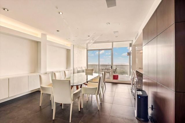 121 N Post Oak Lane 2104, Houston, TX 77024