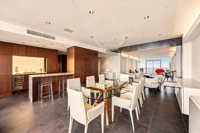 121 N Post Oak Lane 2104, Houston, TX 77024