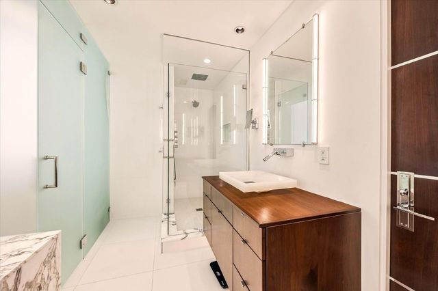 121 N Post Oak Lane 2104, Houston, TX 77024