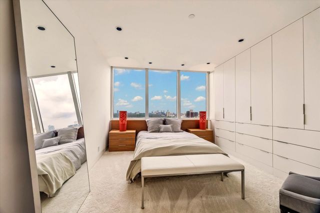 121 N Post Oak Lane 2104, Houston, TX 77024