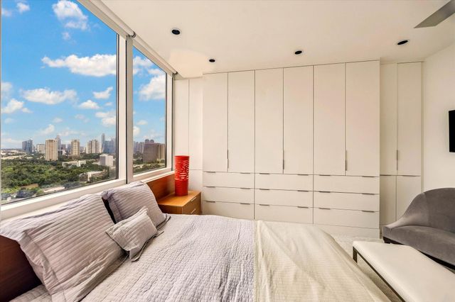 121 N Post Oak Lane 2104, Houston, TX 77024